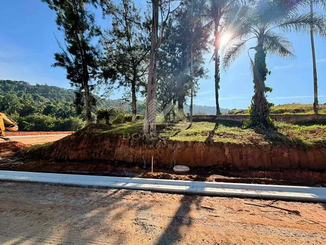 Terreno com 329m², à venda, no bairro Vivendas da Serra em Juiz de Fora