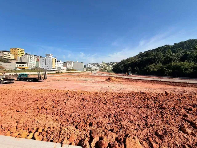 Terreno com 329m², à venda, no bairro Vivendas da Serra em Juiz de Fora