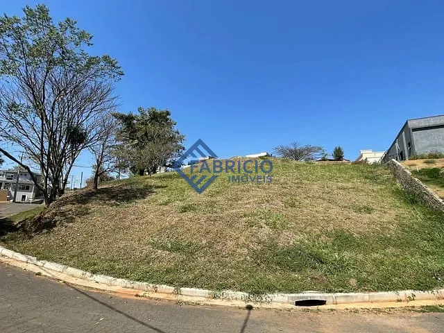 Terreno com 940m², à venda, no bairro Condomínio Santa Teresa em Vinhedo
