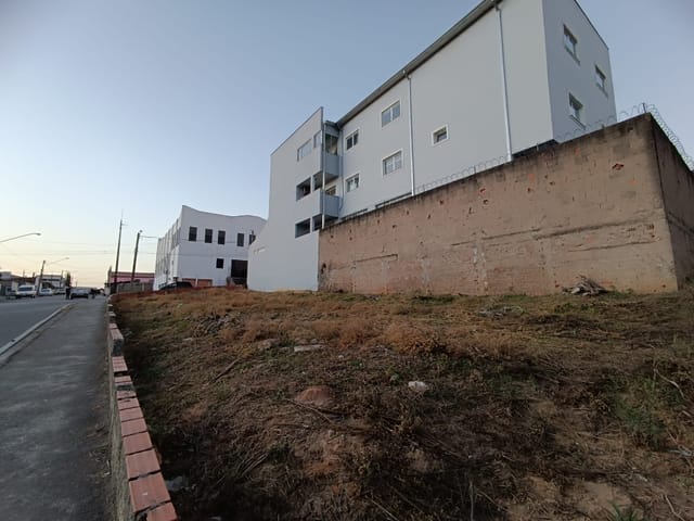 Terreno com 322m², à venda, no bairro CENTRO em SALTO DE PIRAPORA
