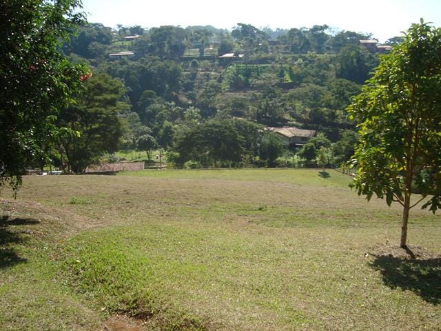 Terreno à venda, no bairro Centro em Simão Pereira