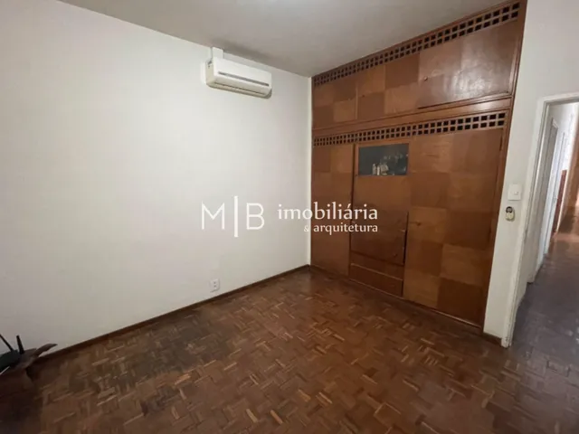 Casa com 1100m² 4 quartos e 2 banheiros, à venda, no bairro CENTRO em CATAGUASES