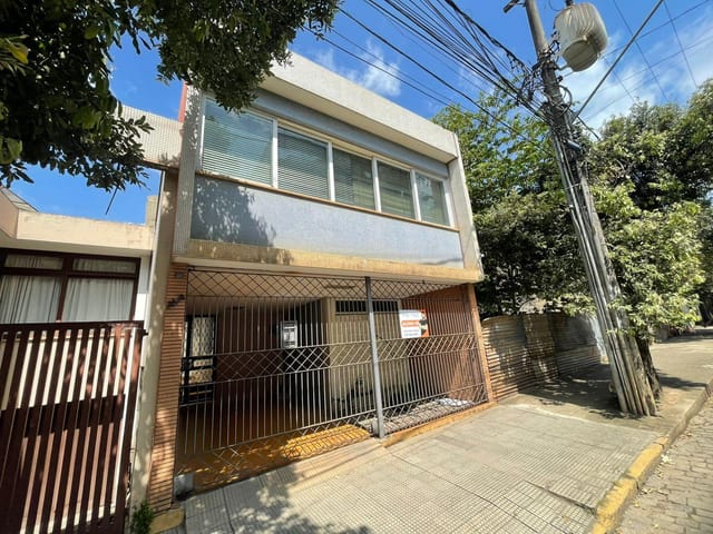Casa com 1100m² 4 quartos e 2 banheiros, à venda, no bairro CENTRO em CATAGUASES