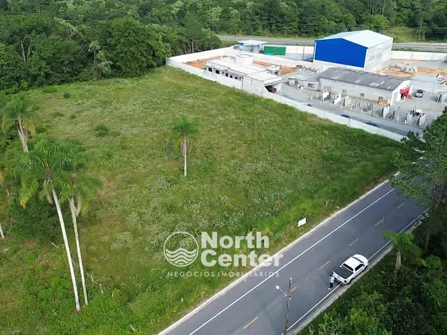 Terreno com 5138m², à venda, no bairro Pinheiros em Balneário Barra do Sul