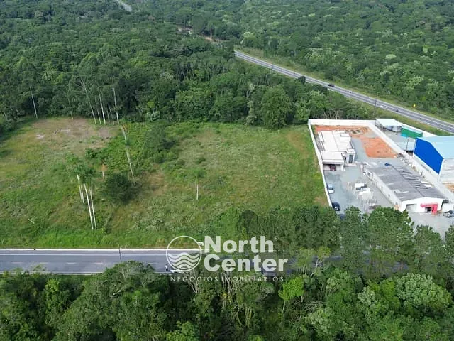Terreno com 5138m², à venda, no bairro Pinheiros em Balneário Barra do Sul
