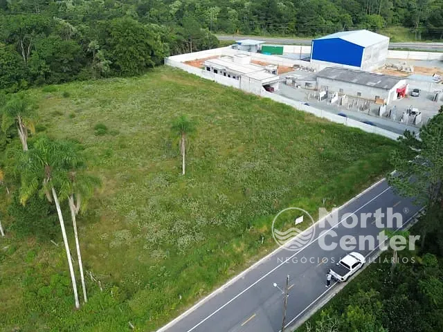 Terreno com 5138m², à venda, no bairro Pinheiros em Balneário Barra do Sul