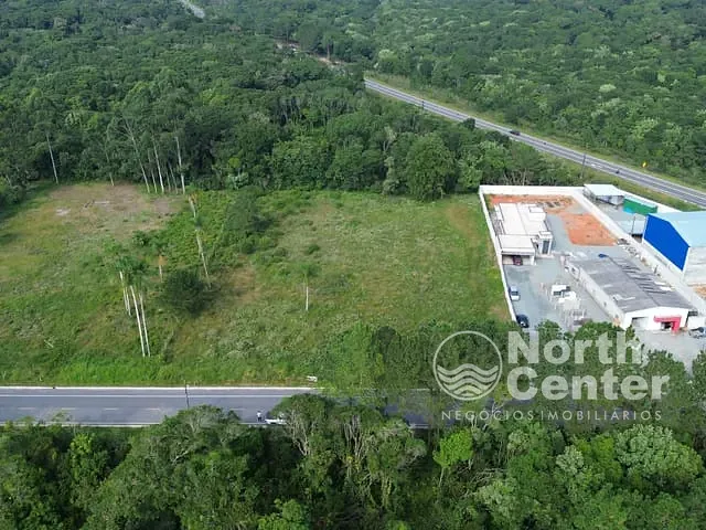 Terreno com 5138m², à venda, no bairro Pinheiros em Balneário Barra do Sul