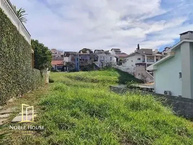 Terreno com 450m², à venda, no bairro Villaggio Capríccio em Louveira