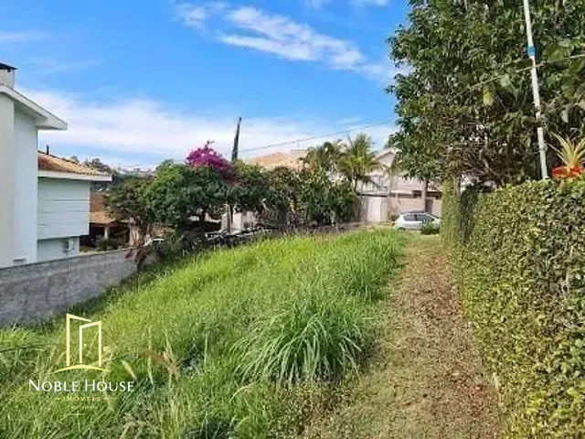 Terreno com 450m², à venda, no bairro Villaggio Capríccio em Louveira