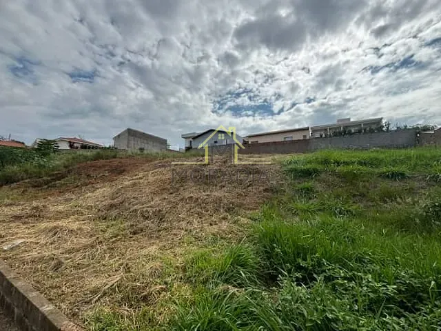 Terreno com 360m², à venda, no bairro Jardim Primavera em Guaxupé