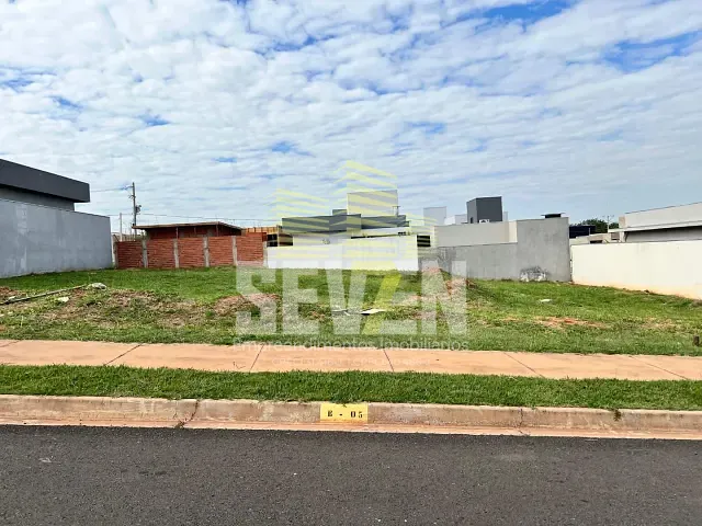 Terreno com 275m², à venda, no bairro Residencial Floratta Nações em Bauru