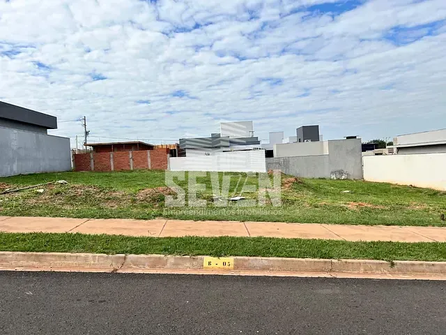 Terreno com 275m², à venda, no bairro Residencial Floratta Nações em Bauru