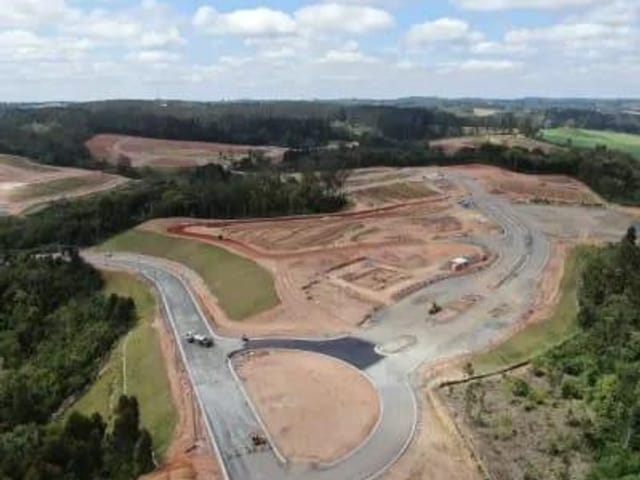 Terreno com 707m², à venda, no bairro Rondoninha em Campo Largo