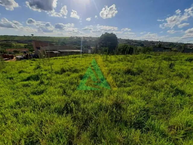 Terreno com 308m², à venda, no bairro Parque das Laranjeiras em Mogi Mirim