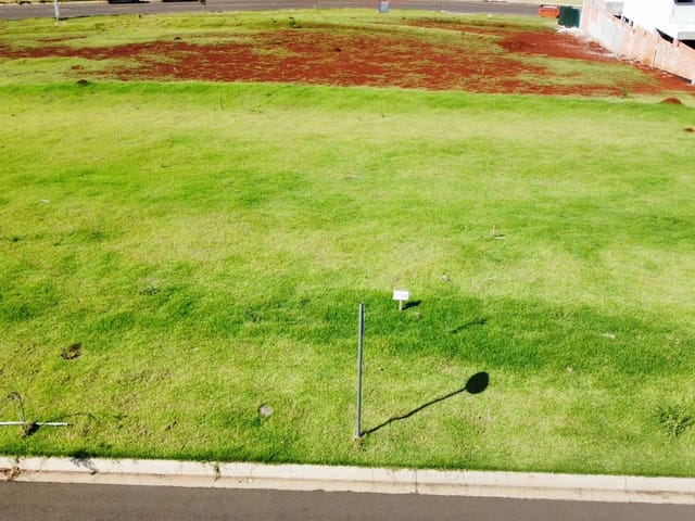 Terreno com 379m², à venda, no bairro Vila Salomé em Cambé