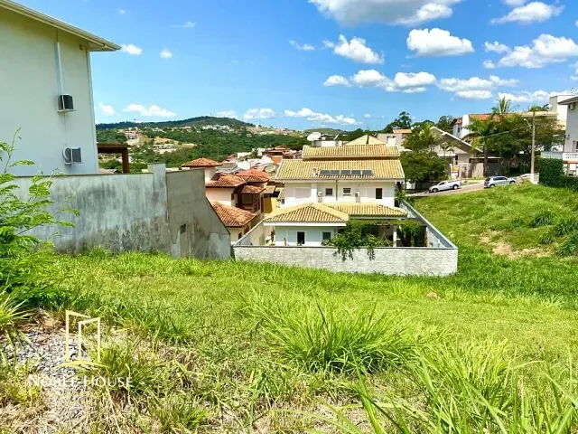 Terreno com 450m², à venda, no bairro Villaggio Capríccio em Louveira