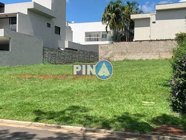Terreno com 451m², à venda, no bairro Jardins Verona em Goiânia