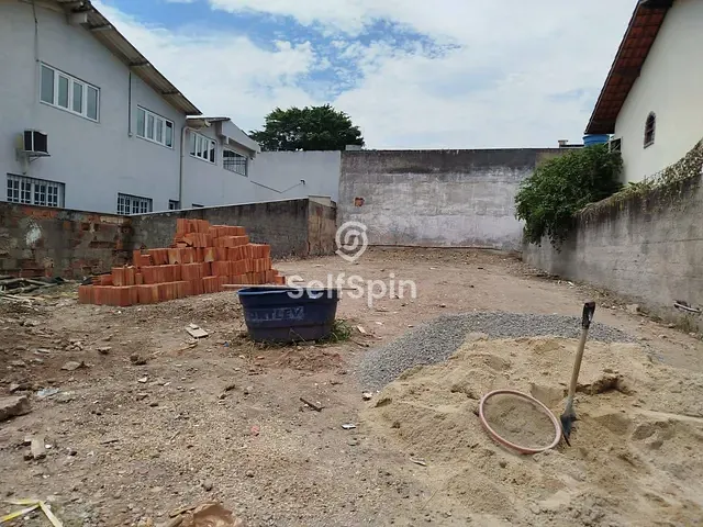 Terreno com 384m², para alugar, no bairro Cantagalo em Niterói