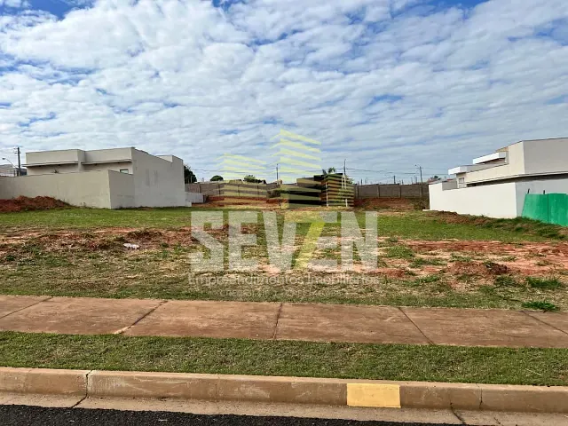 Terreno com 270m², à venda, no bairro Residencial Floratta Nações em Bauru