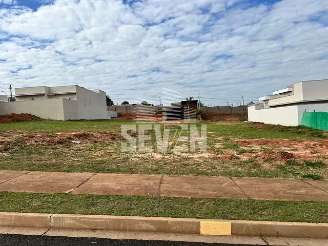 Terreno com 270m², à venda, no bairro Residencial Floratta Nações em Bauru