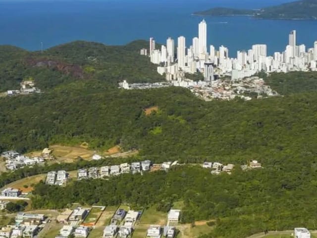 Terreno com 986m², à venda, no bairro Ariribá em Balneário Camboriú