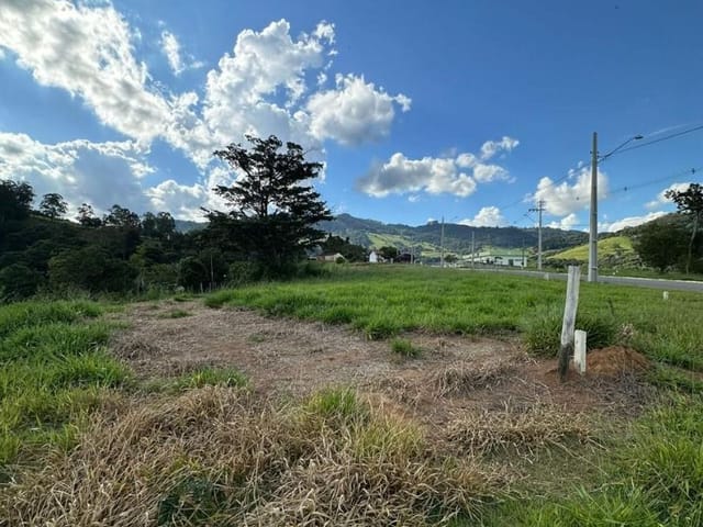 Terreno com 351m², à venda, no bairro Mirante Do Matão em Extrema