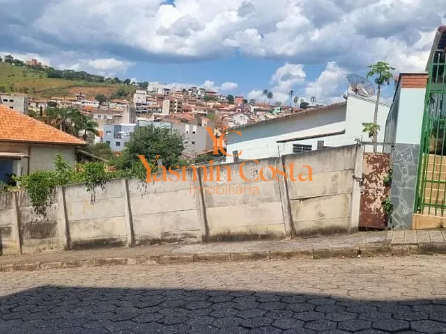 Terreno com 311m², à venda, no bairro Centro em Cambuí