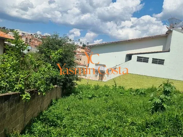 Terreno com 311m², à venda, no bairro Centro em Cambuí