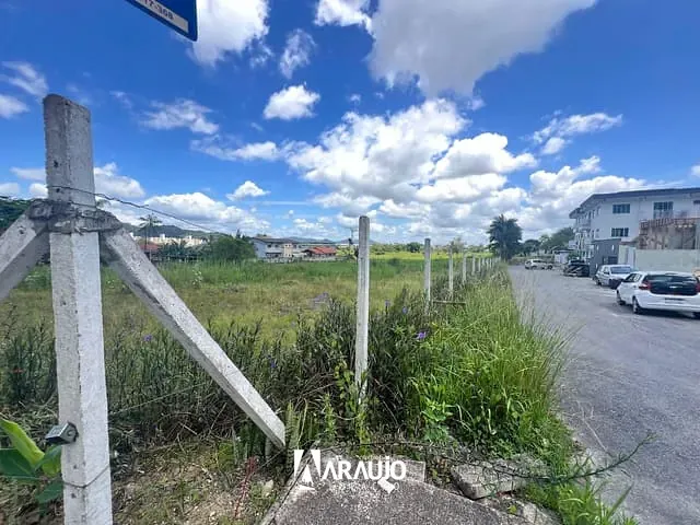 Terreno com 13700m², para alugar, no bairro Espinheiros em Itajaí