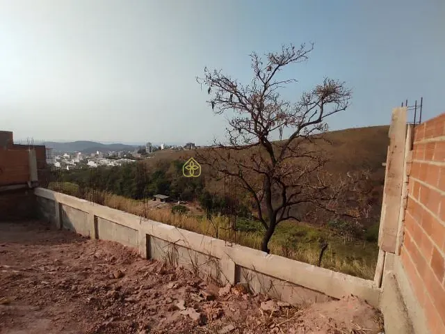 Terreno com 374m², à venda, no bairro Jardim Amália em Volta Redonda