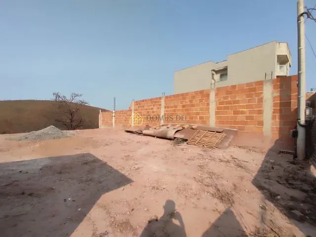 Terreno com 374m², à venda, no bairro Jardim Amália em Volta Redonda