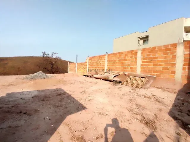 Terreno com 374m², à venda, no bairro Jardim Amália em Volta Redonda