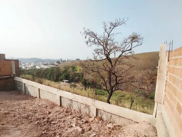 Terreno com 374m², à venda, no bairro Jardim Amália em Volta Redonda