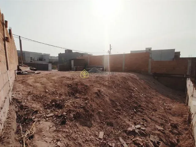 Terreno com 374m², à venda, no bairro Jardim Amália em Volta Redonda
