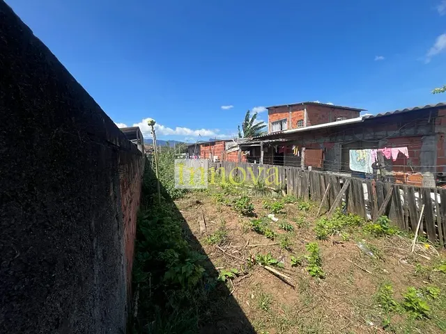 Terreno com 175m², à venda, no bairro Balneário dos Golfinhos em Caraguatatuba