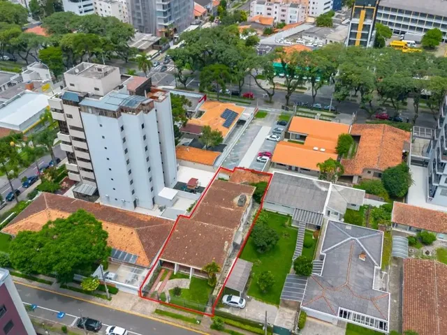 Terreno à venda, no bairro Água Verde em Curitiba