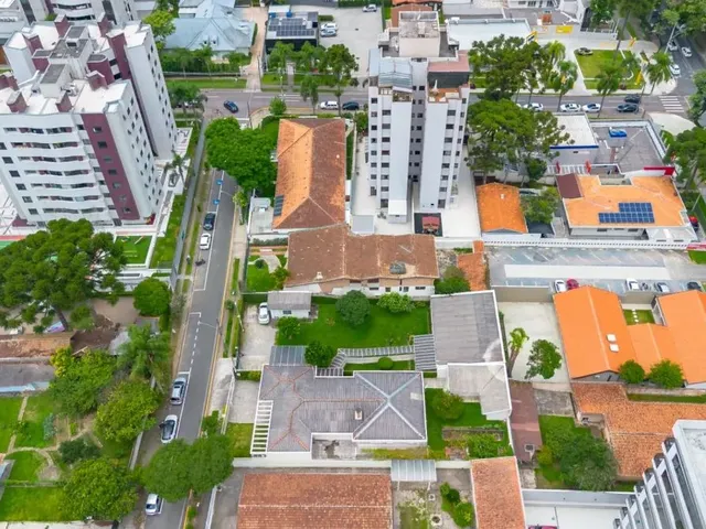 Terreno à venda, no bairro Água Verde em Curitiba