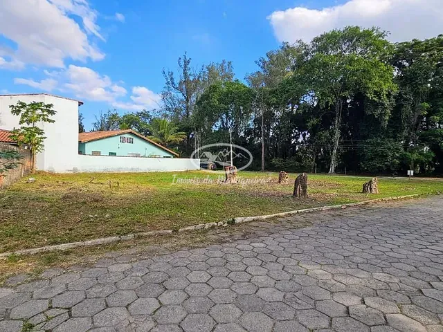 Terreno com 750m², à venda, no bairro Jardim das Rosas (Penedo) em Itatiaia
