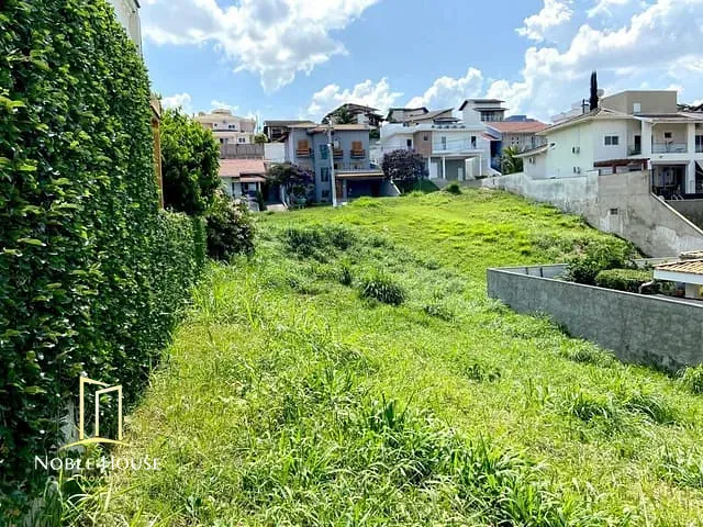 Terreno com 450m², à venda, no bairro Villaggio Capríccio em Louveira