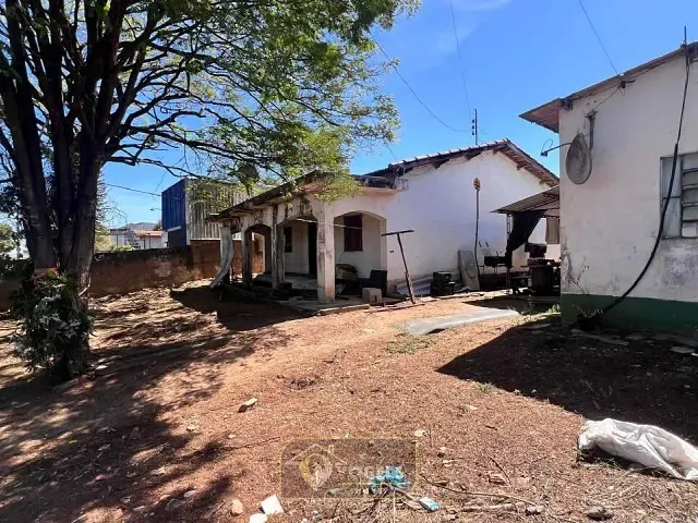 Terreno com 871m², à venda, no bairro Centro em Holambra