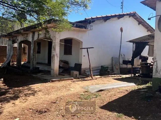 Terreno com 871m², à venda, no bairro Centro em Holambra