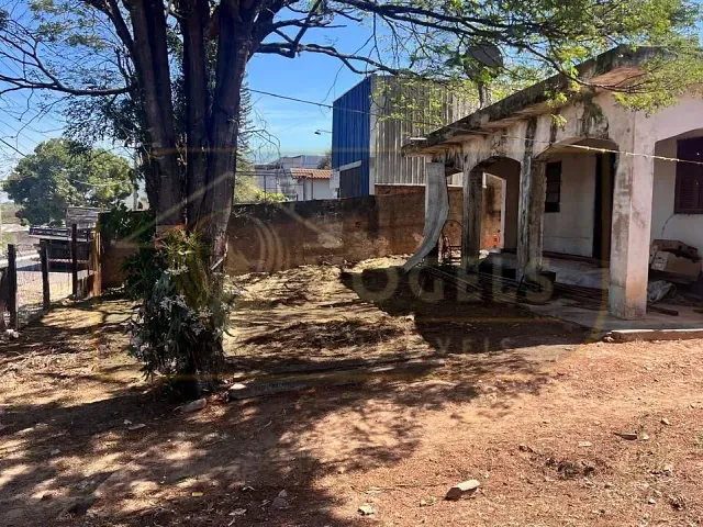 Terreno com 871m², à venda, no bairro Centro em Holambra