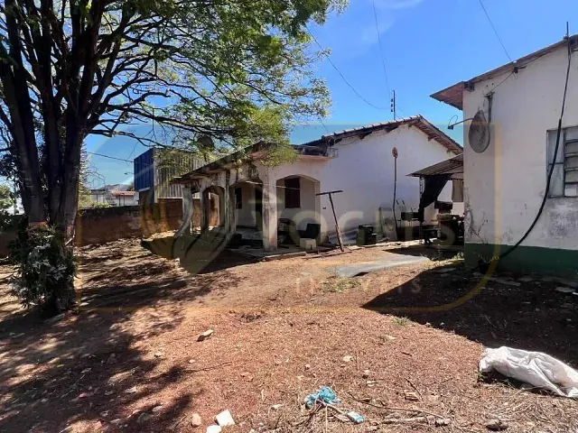 Terreno com 871m², à venda, no bairro Centro em Holambra