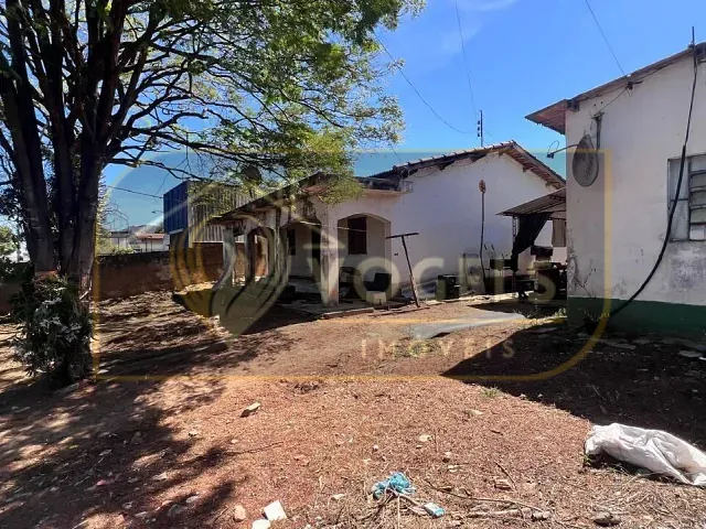 Terreno com 871m², à venda, no bairro Centro em Holambra