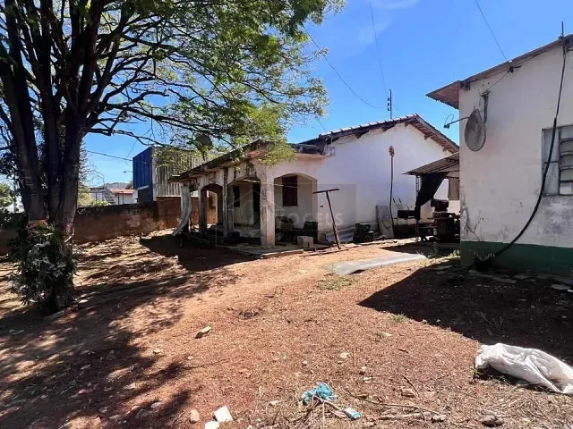 Terreno com 871m², à venda, no bairro Centro em Holambra