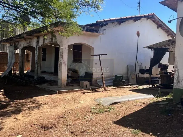 Terreno com 871m², à venda, no bairro Centro em Holambra