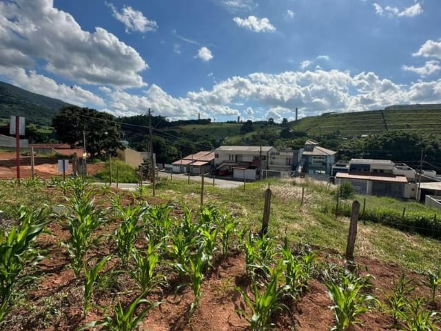 Terreno com 300m², à venda, no bairro Pérola da Mantiqueira em Extrema