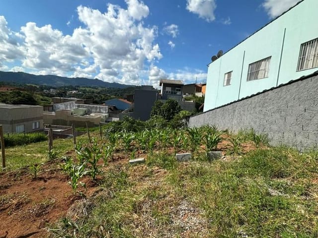 Terreno com 300m², à venda, no bairro Pérola da Mantiqueira em Extrema