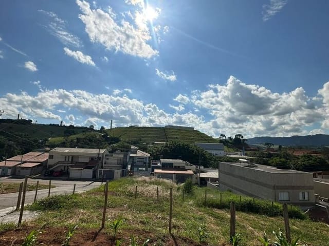 Terreno com 300m², à venda, no bairro Pérola da Mantiqueira em Extrema