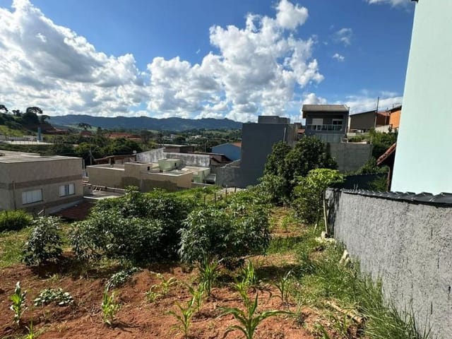 Terreno com 300m², à venda, no bairro Pérola da Mantiqueira em Extrema